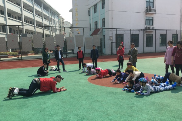 户外轮滑教学.JPG 户外轮滑教学.JPG